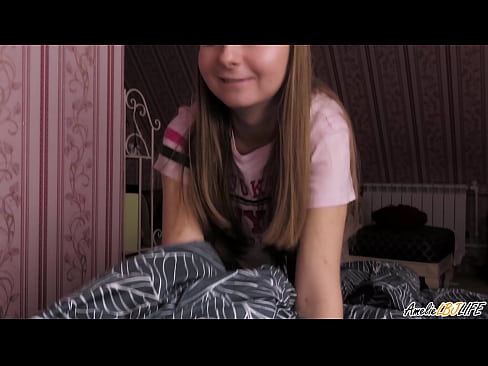 ❤️ Blondie na-aṅụ BFF ya nke ukwuu wee nweta ọnụ n'ọnụ ya ️❌  na porn% ig.oldsex.ru%  ❌️❤